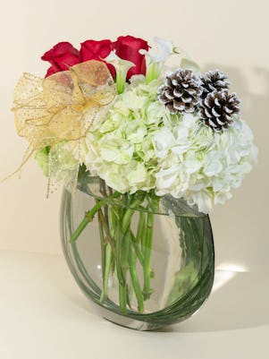 Holiday Roses, Calla Lilies & Hydrangeas