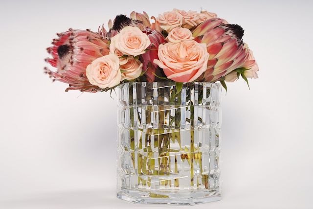 roses arrangement in vase